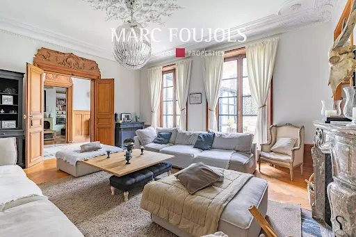 Maison 8 pièces 246 m²