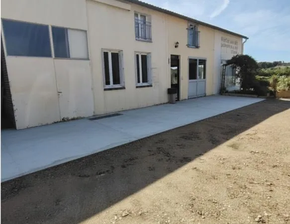 41170, locaux d'activité sur 500m2 avec grand appartement divisible