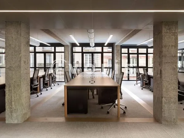 Bureau 670 m²