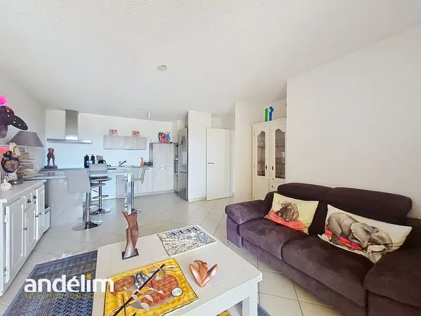 FREJUS COEUR HISTORIQUE - 3 PIECES - ETAGE ELEVE