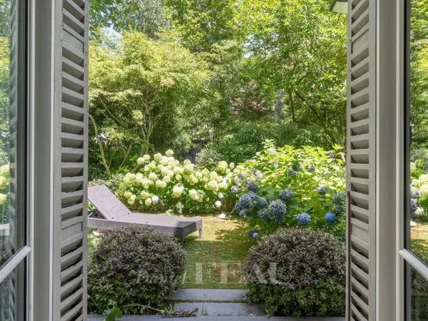 Neuilly - Saussaye - Maison de caractère avec jardin et terrasse Charme et coup de coeur dans un écr