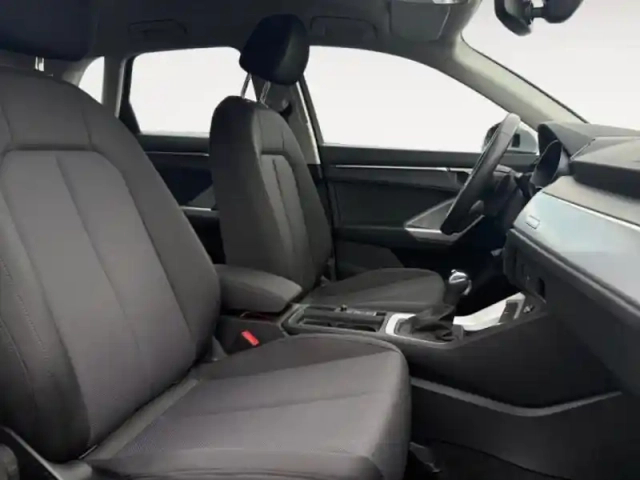 Audi Q3 35 tfsi 150ch design s tronic 7 — photo 15