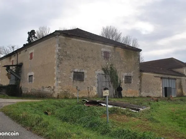 Grange 4 pièces 1 636 m²