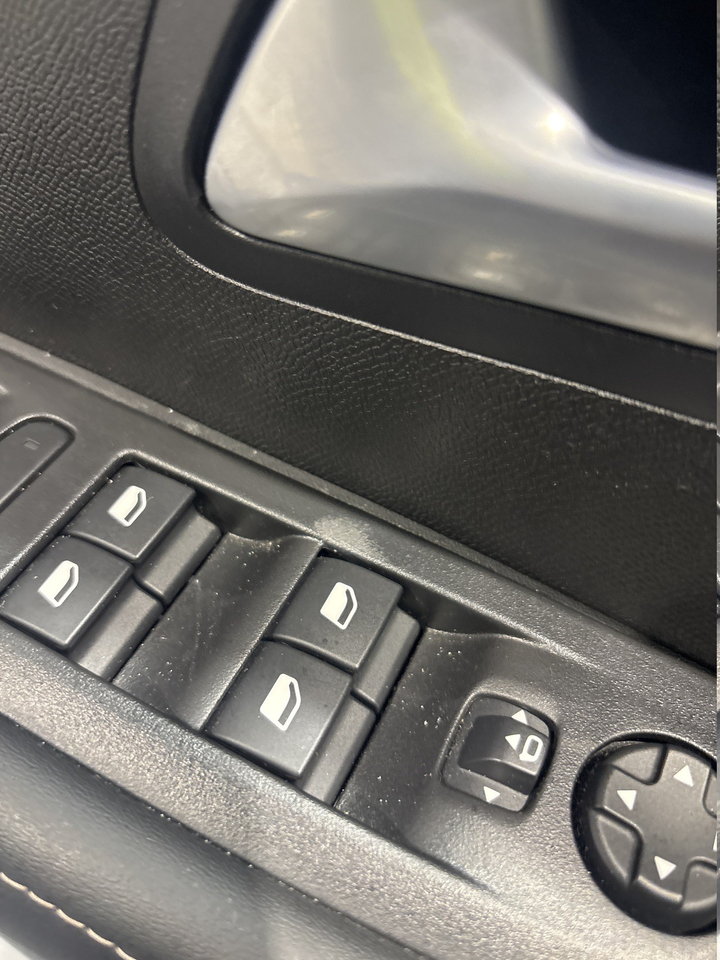 Peugeot 208 — photo 33