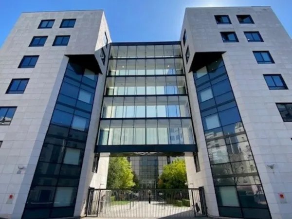 Local professionnel 17870 m²