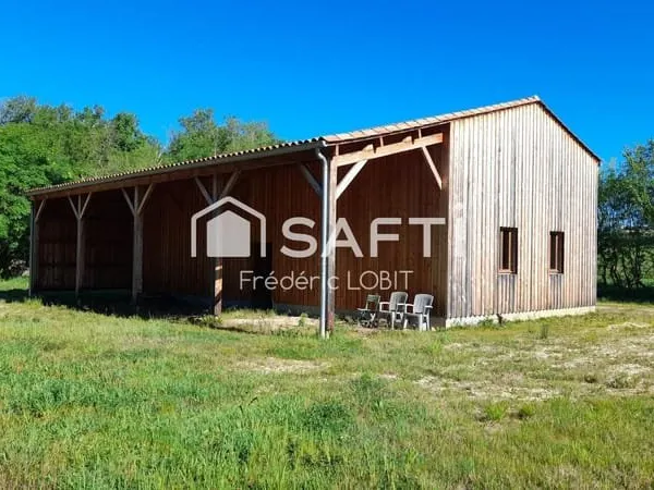 Bâtiment agricole de 192 m2 construit en 2021 par le compagnons du devoir sur son terrain certifier 