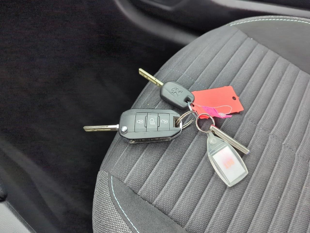 Peugeot 208 puretech 75 s&s bvm5 style — photo 20