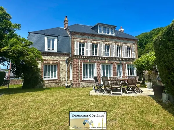 Propriete de caractère au coeur d'YPORT avec jardin et garag