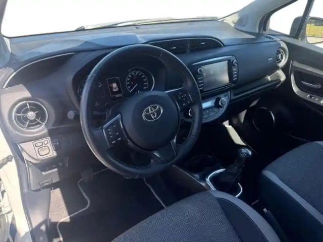 Toyota Yaris 110 vvt-i design y20 5p my19 — photo 15