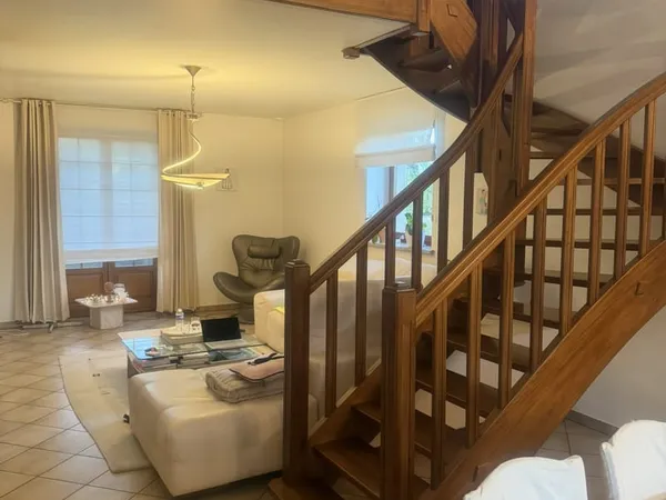 Maison 8 pièces 197 m²
