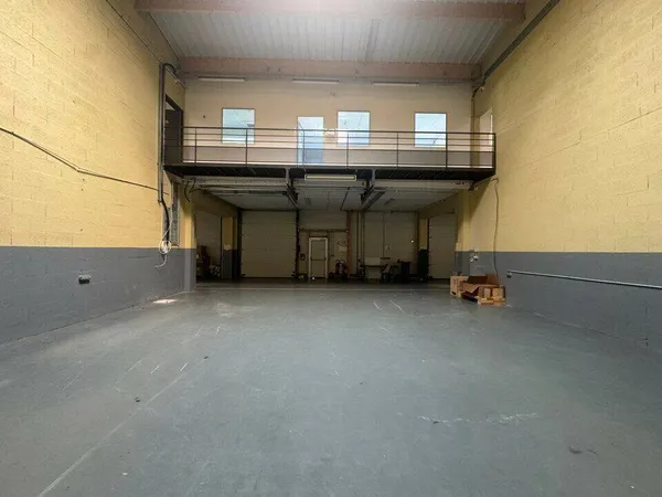 Local d'activité 206 m²