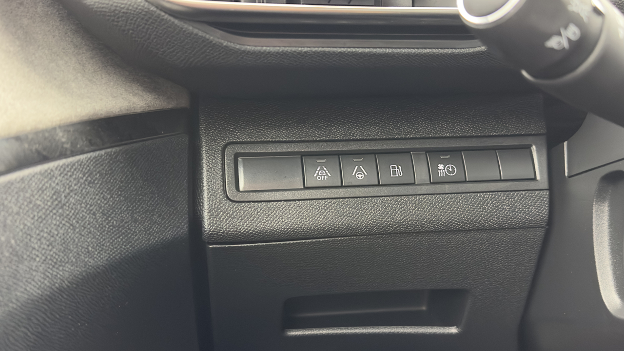 Peugeot 3008 Hybrid 225 e-EAT8 — photo 15