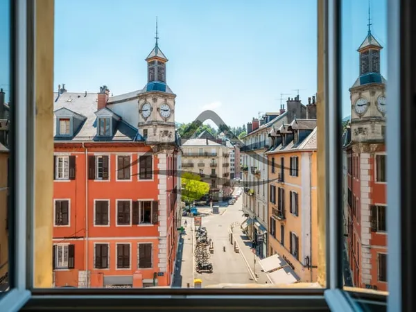 CHAMBÉRY CENTRE HISTORIQUE DUPLEX T7 DE 203 M2 + CAVE VU