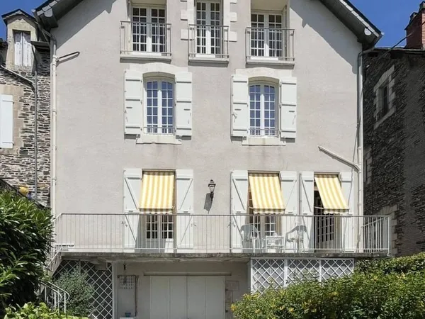 Maison 9 pièces 258 m²
