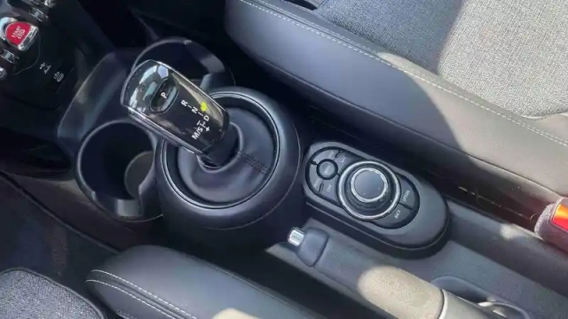 Mini Mini hatch 5 portes cooper 136 ch dkg7 — photo 10