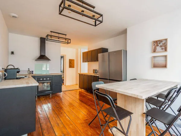 Appartement 8 pièces 156 m²