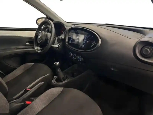 Toyota Aygo x 1.0 vvt-i 72ch dynamic my24 — photo 15