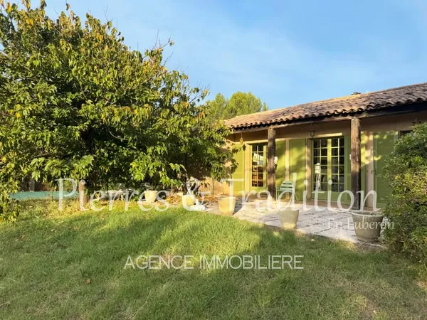 Exclusivité ! Maison de plain-pied avec piscine sur près de 1 500 m² de terrain