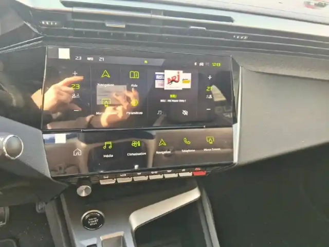 Peugeot 308 phev 180 e-eat8 — photo 5