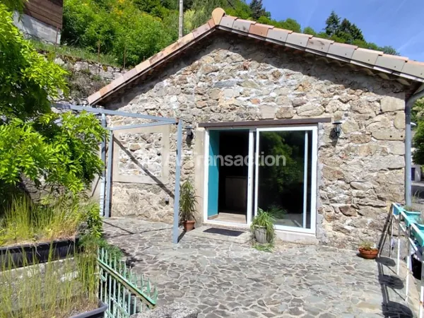 Habitation, poss. 2 logements plus 150m2 atelier/garage, source