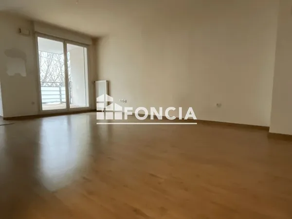 EXCLUSIVITE FONCIA / Jules Verne : charmant T2 de 46,84 m2 avec séjour + grand balcon, espace cuisin