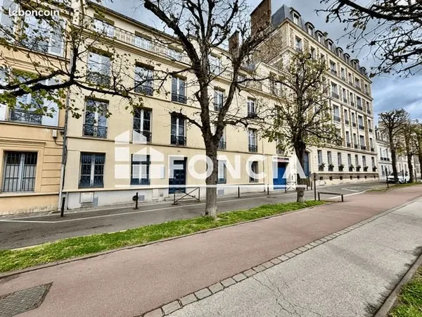 Local commercial 5 Pièces 104.7m² à louer 2978 - VERSAILLES 78000