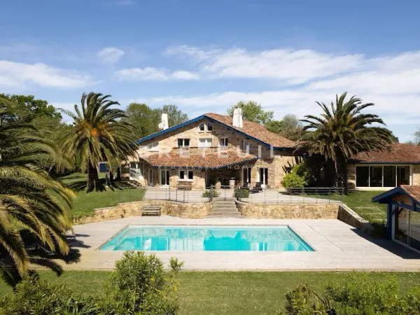 Maison 10 pièces 470 m²