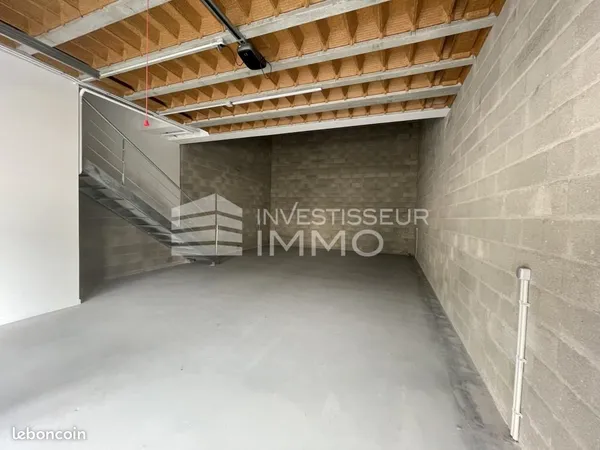 Local industriel 95 m²