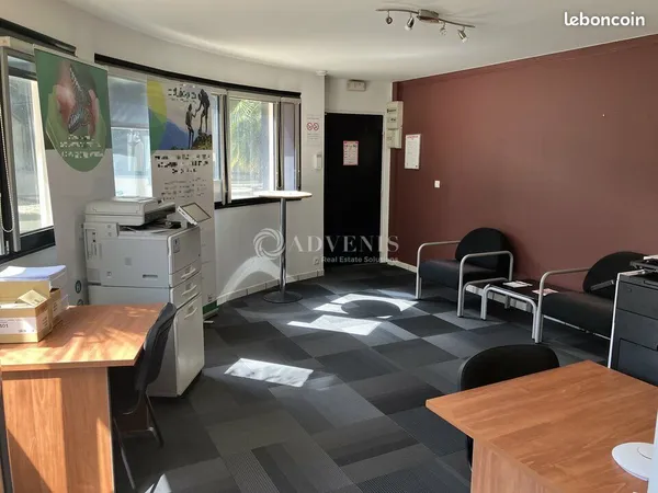 Bureaux 77 m²