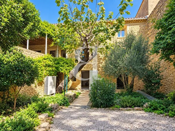 Maison de village alliant charme et authenticité proche d'Avign