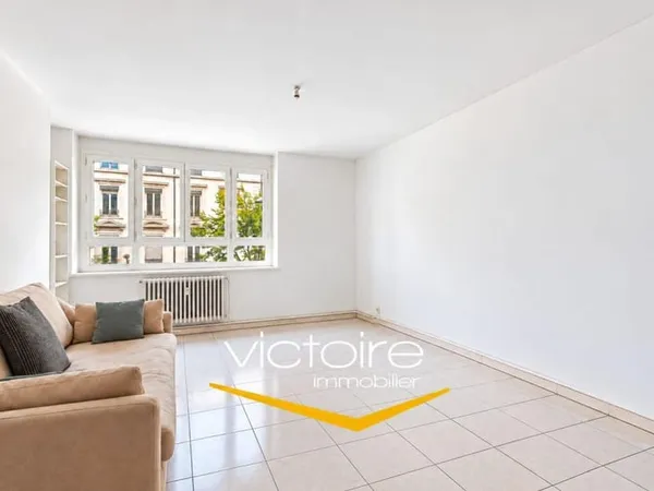 T3 NON MEUBLÉ DE 59,76 M² - LYON 7 - LUMINEUX - GARAGE ET CAVE
