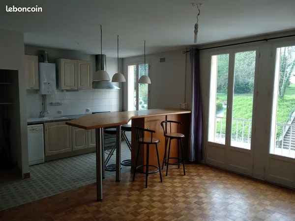 Appartement de 70 m² à louer en bord de Vienne, côté centre-ville