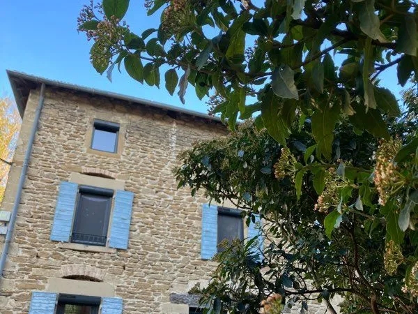 Magnifique maison de village en pierre - 120 m² + studio indépendant de 83 m² - terrasses - garage -