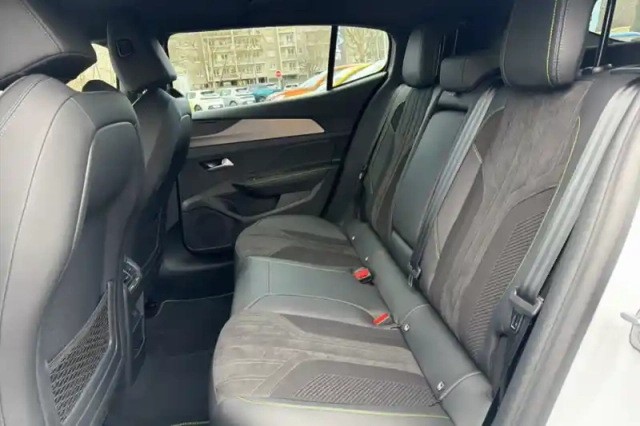 Peugeot 408 hybrid 136 e-dcs6 — photo 29