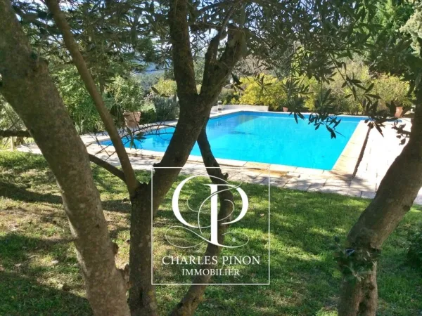 Maison 8 pièces 258 m²