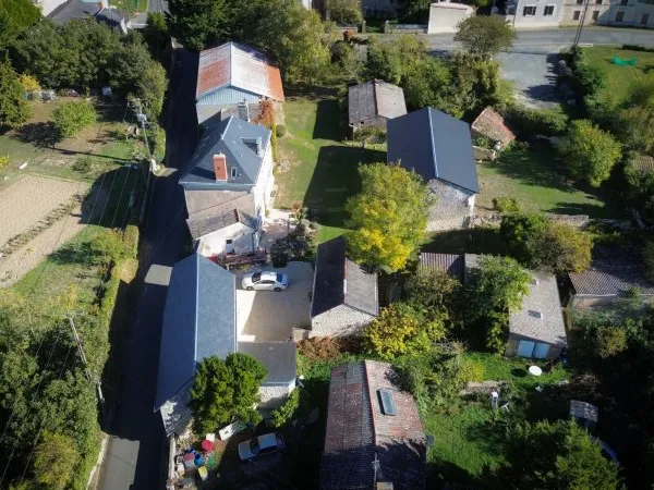 Belle propriété en tuffeau avec dépendances et potentiel de gîte
