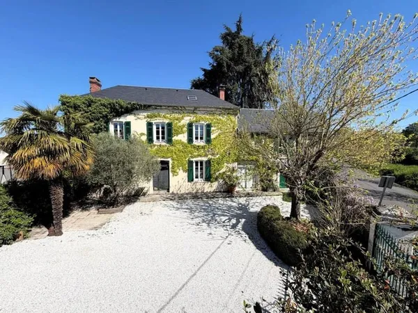 Maison 10 pièces 264 m²
