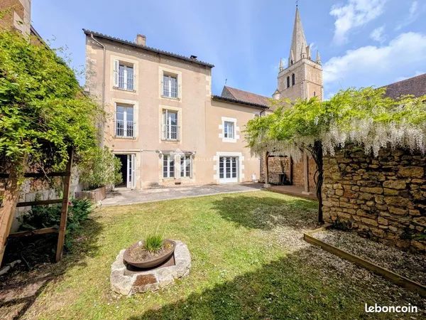 Maison 10 pièces 255 m²