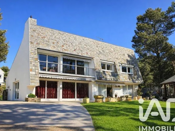 Maison 8 pièces 240 m²