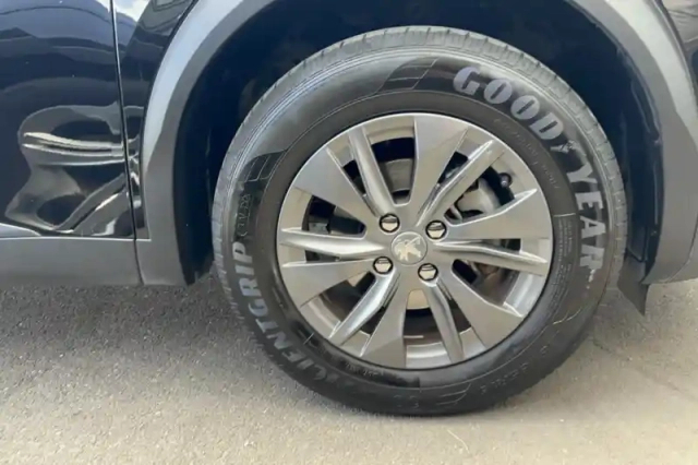 Peugeot 2008 puretech 100 s&amp;s bvm6 — photo 27