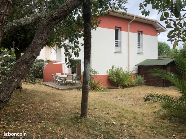 BAYONNE - Quartier Arrousets - Maison mitoyenne avec jardin clos