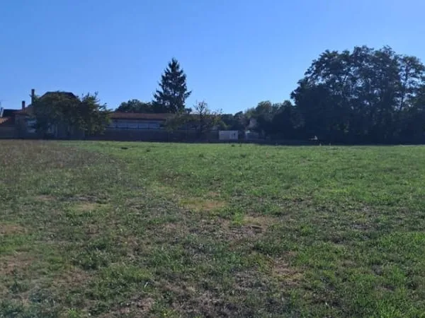 Terrain 888 m²