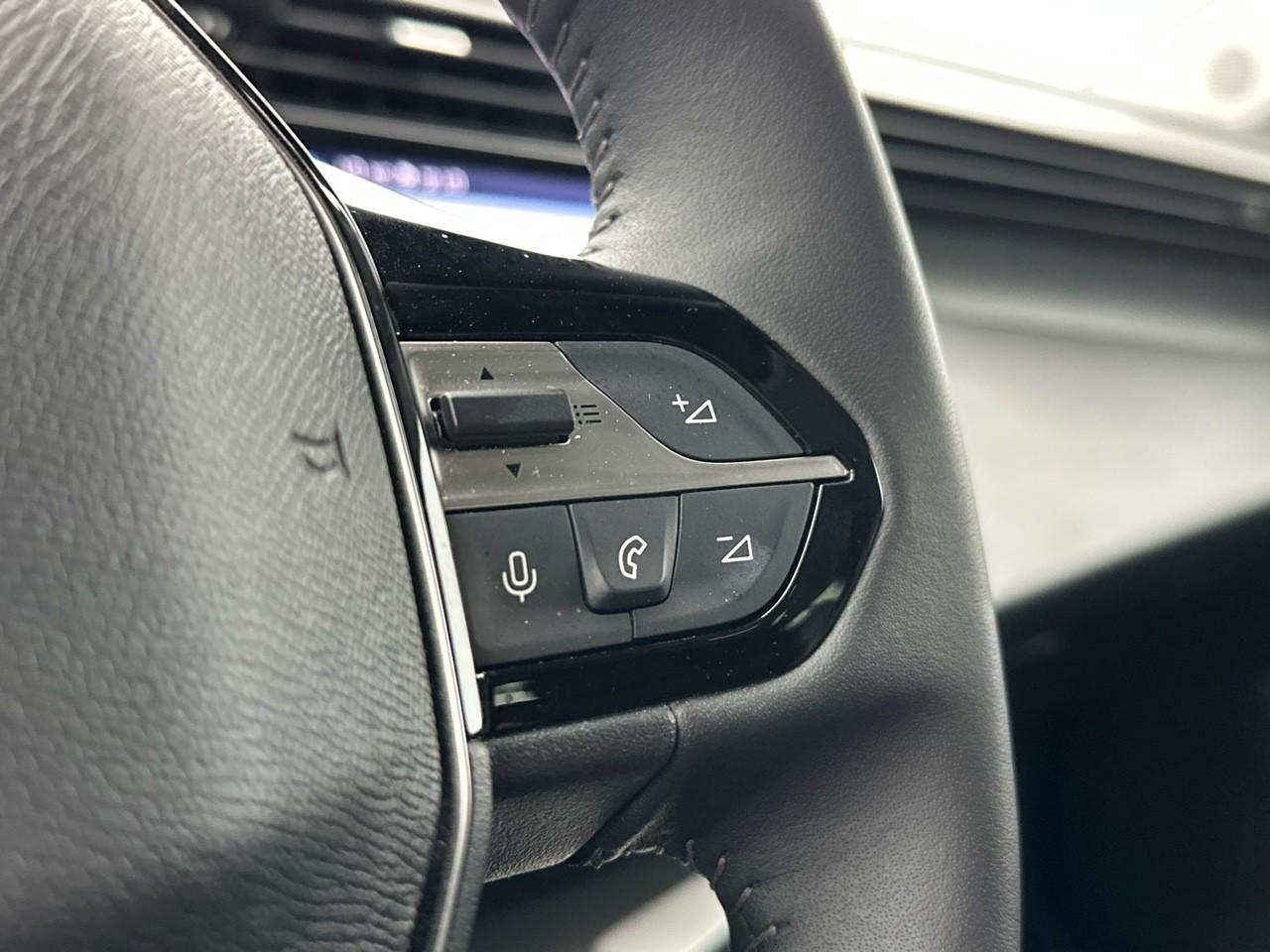 Peugeot 308 hybrid 145 e-dcs6 allure — photo 19