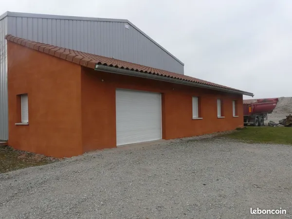 Local d’activité et entrepôt Location Marcoux 90m² 300€