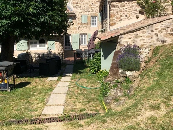 Ferme en pierres avec terrain 15h