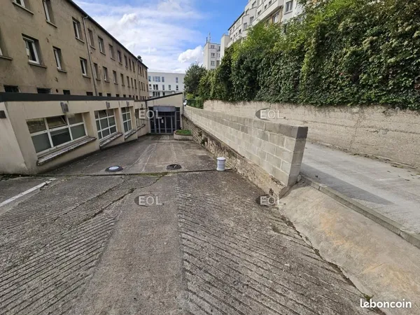 Local d'activité 680 m²