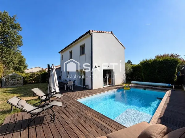 Maison 4 chambres avec piscine et garage