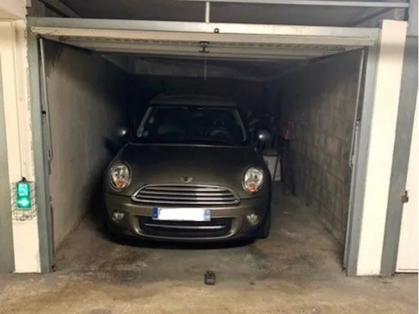A VENDRE GARAGE FERMÉ à NICE FLEURS - ORANGERS - BOTTERO - SAINT-PHILIPPE - POTIERS