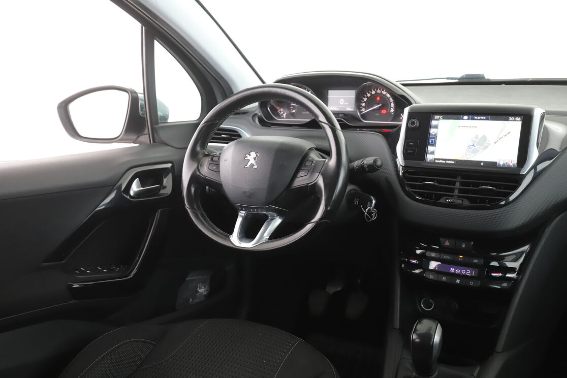 Peugeot 208 1.2 PureTech Allure — photo 12