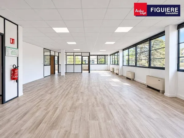 Bureaux 156 m²